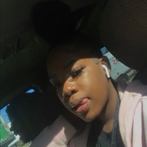 Meet your Posher, Briana